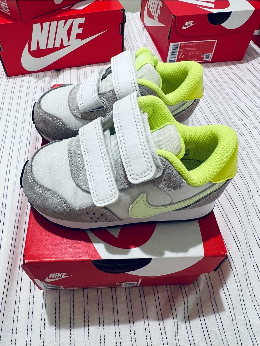 Nike MD Valiant - summit white / barely volt - brand new with box, 6C